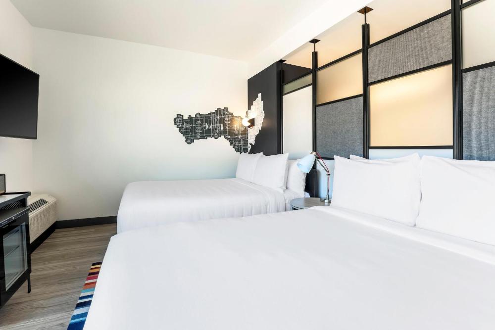 Aloft Superior Queen Corner Room with Two Queen Beds  interior